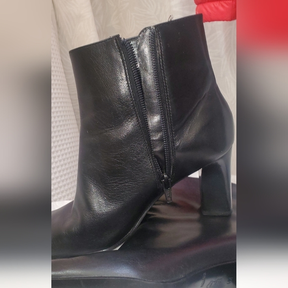 Antonio Melani Bootie/ankle Boots (EUC) - Picture 12 of 14